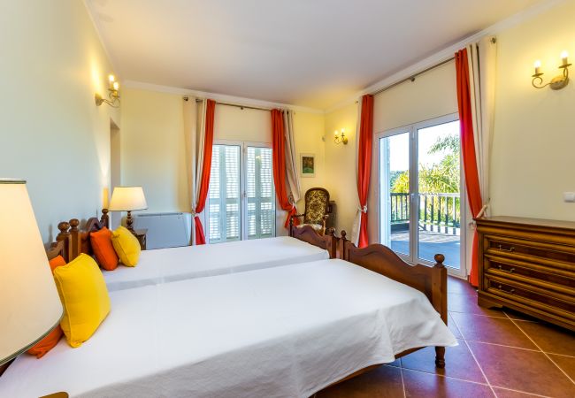 Villa em Boliqueime - Villa Amarela Villa em Boliqueime - Villa Amarela