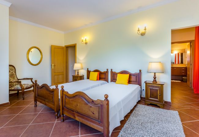 Villa em Boliqueime - Villa Amarela Villa em Boliqueime - Villa Amarela