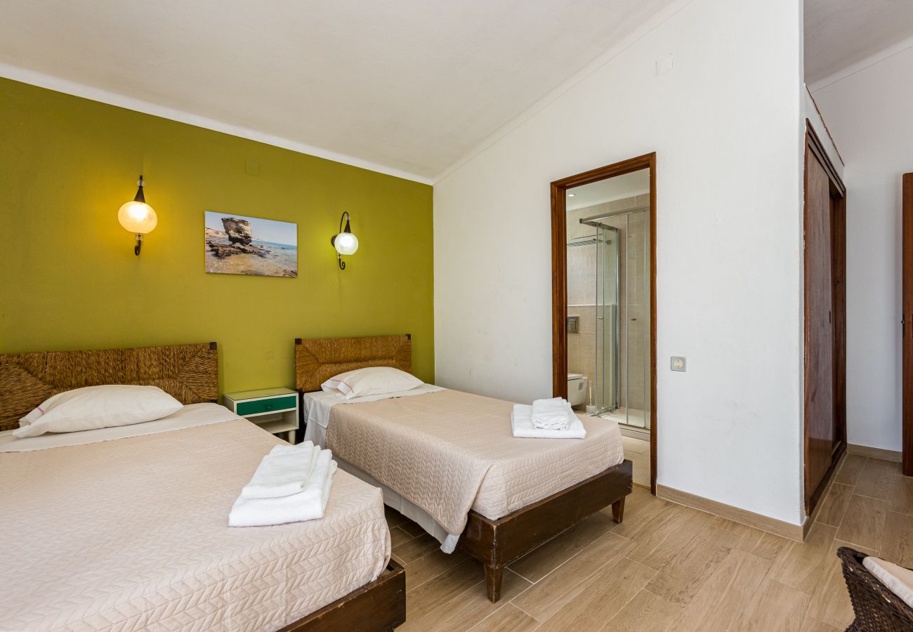 Villa em Olhos D´Água - Villa Lima