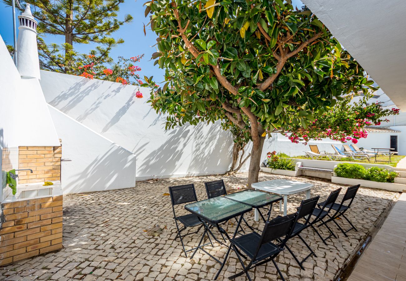 Villa em Olhos D´Água - Villa Lima