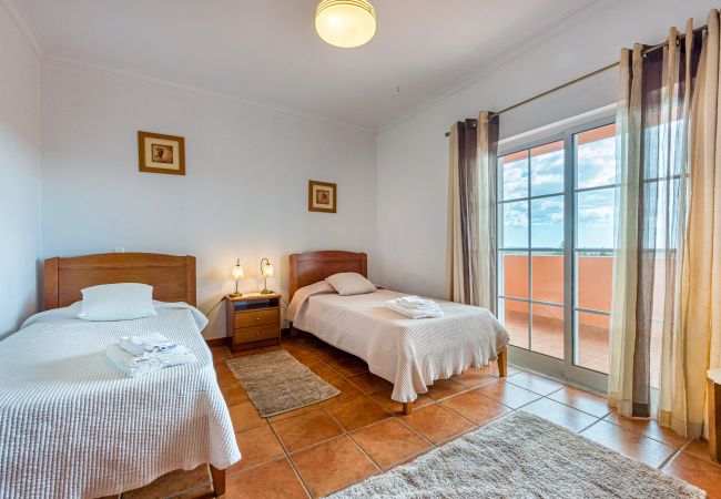 Villa in Alcantarilha - Villa da Horta Villa in Alcantarilha - Villa da Horta