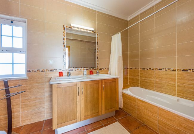 Villa in Alcantarilha - Villa da Horta Villa in Alcantarilha - Villa da Horta