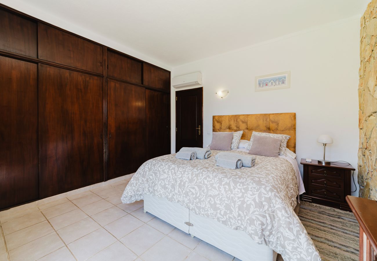 Villa in Albufeira - Villa Vale Navio 40